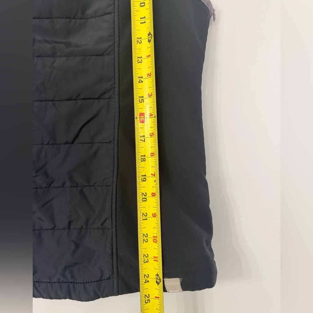 Bench. Women’s Large Black Quilted Puffer Vest Zipper Pockets lightweight active - Picture 5 of 7